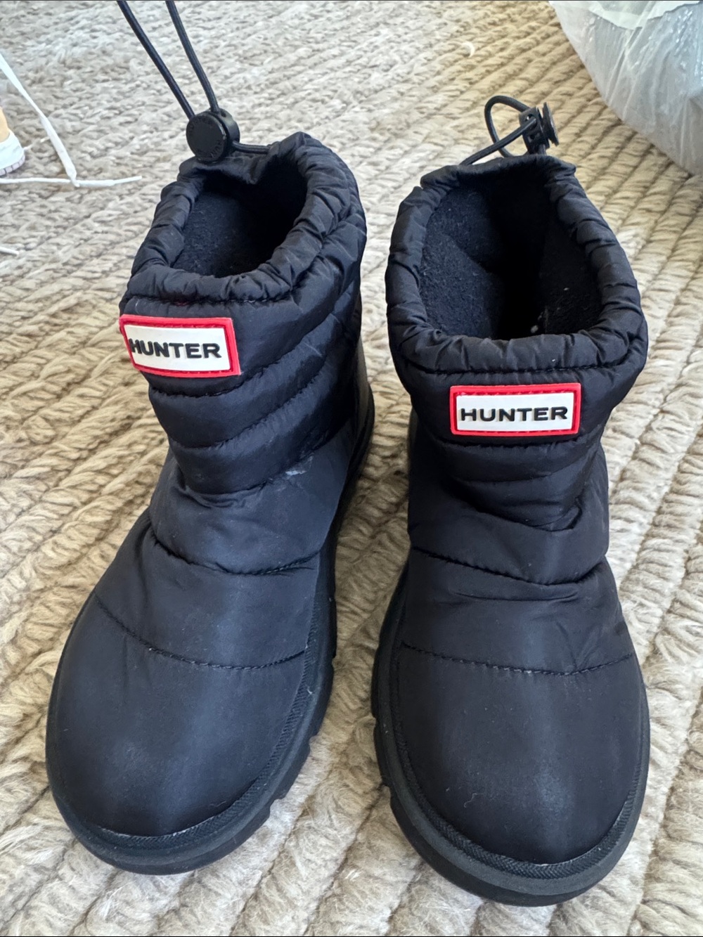 Hunter Kids Black Quilted Puffer Booties with Red Logo Trim